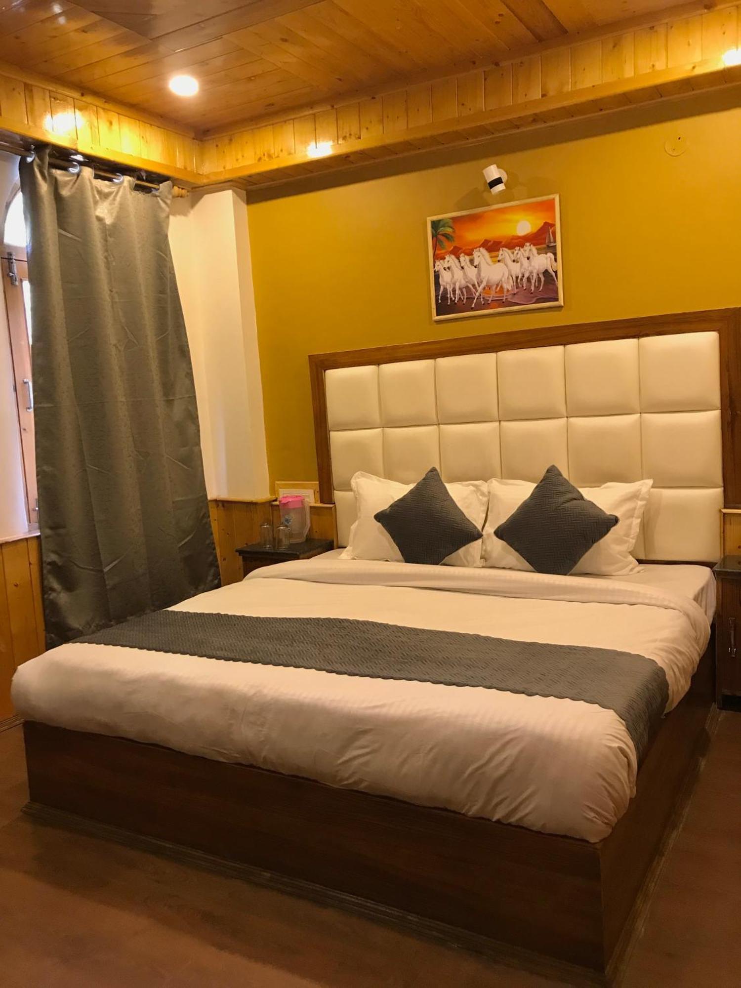The Avenue Hotel , Manali A River Side Hotel Exterior foto